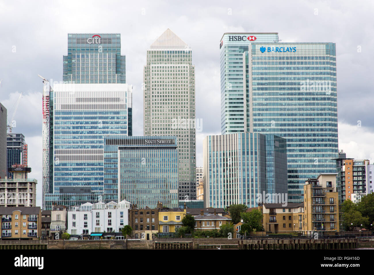 Hsbc canary wharf cloud hi-res stock photography and images - Alamy