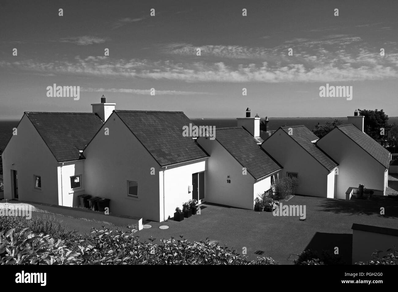 Single storey housing Black and White Stock Photos & Images Alamy