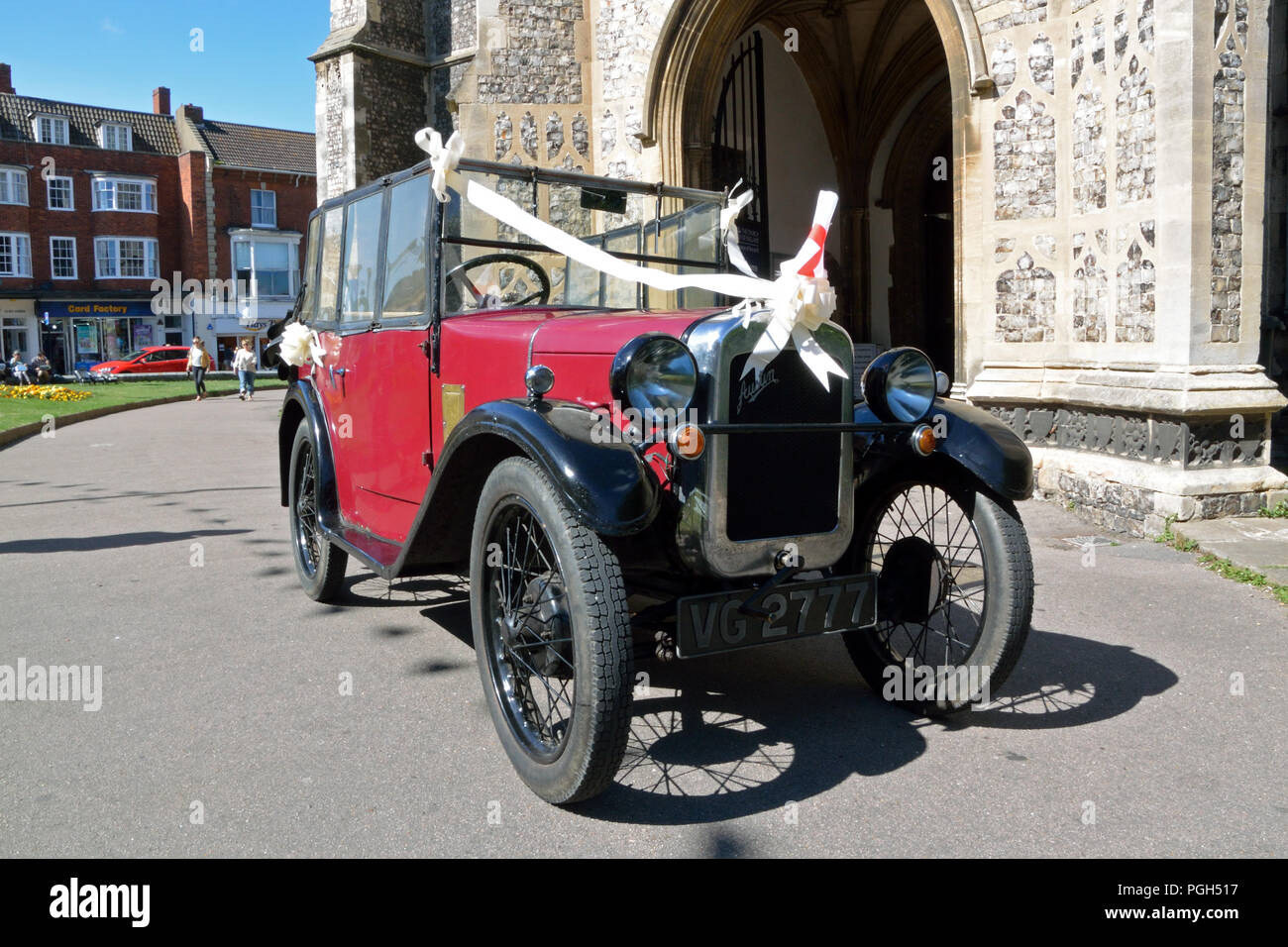 1930 Austin 7 wedding car outside Cromer church, Norfolk, UK Stock Photo