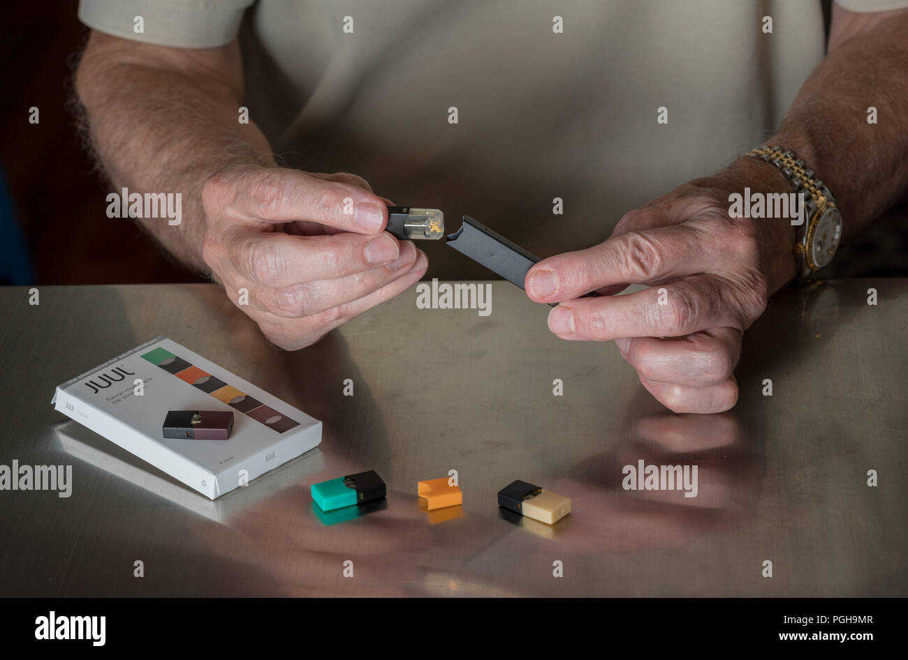 Elderly smoker hi-res stock photography and images