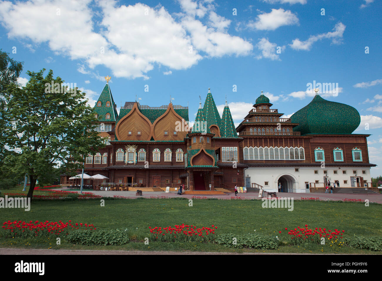 Wooden palace hi-res stock photography and images - Alamy