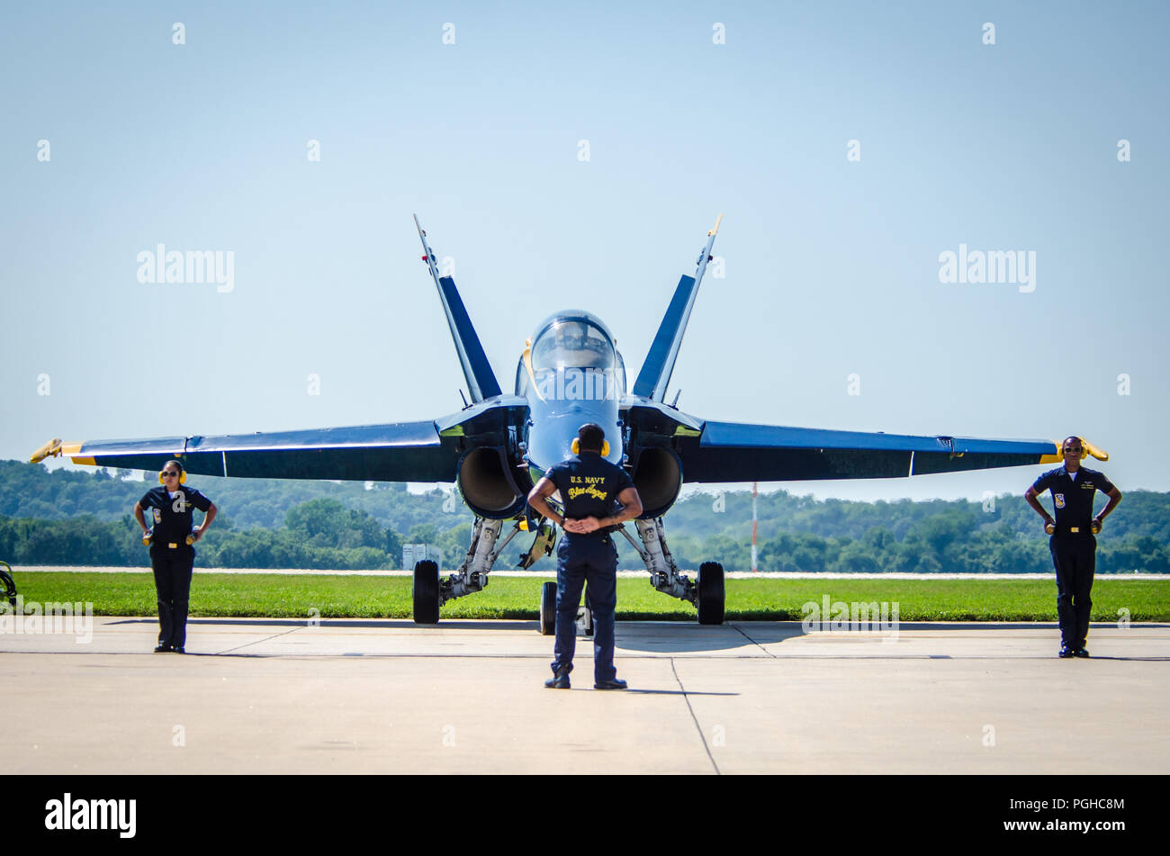 A U.S. Navy F/A18 with the Navy Flight Demonstration Squadron