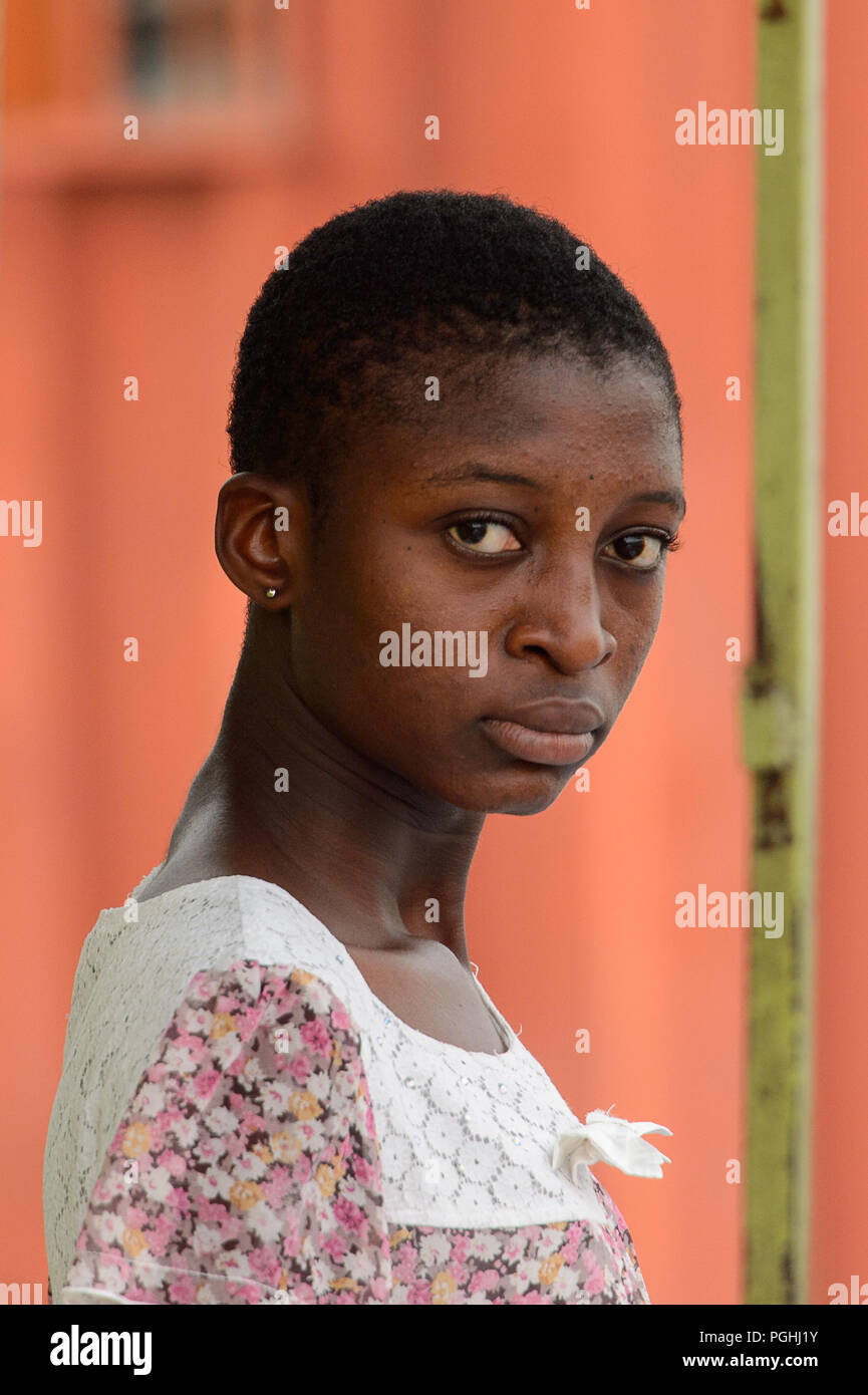 Accra Ghana Jan 8 2017 Unidentified Ghanaian Woman With Short