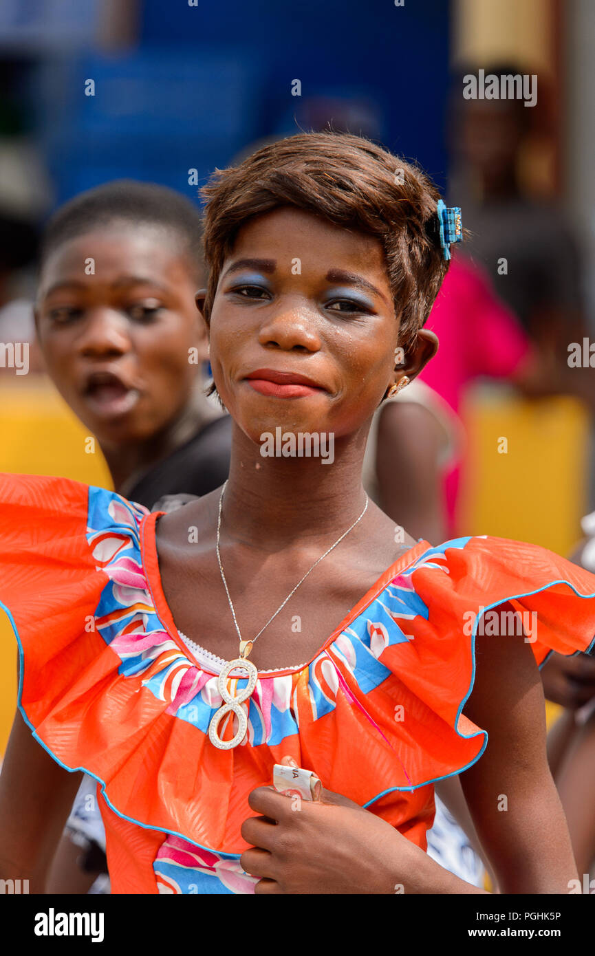 Ghana people in tribal dress hi-res stock photography and images - Alamy