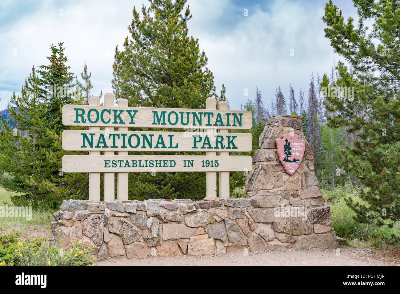 ESTES PARK, CO JUNE 22, 2018 sign at the entrance to Rocky
