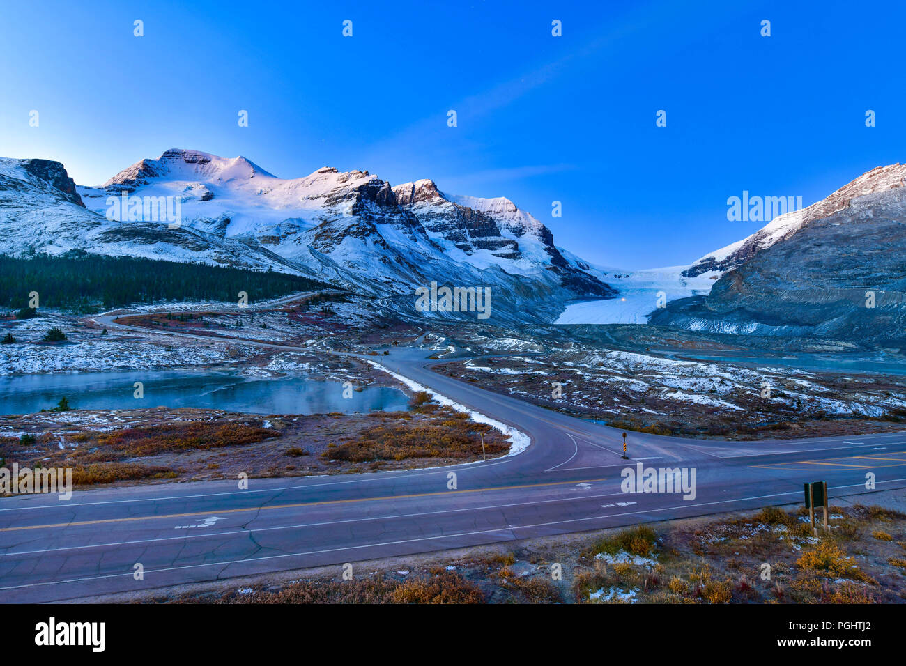 Landscape view of Athabasca Glacier at Columbia Icefield Parkway in
