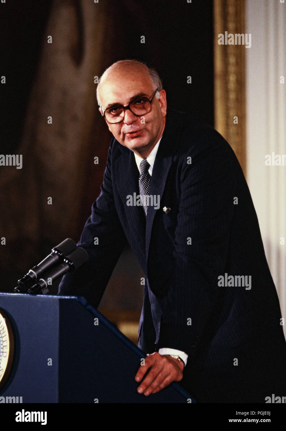 Reddit的12%滞胀风险主张（沃尔克转向类比）与市场过度对冲争论