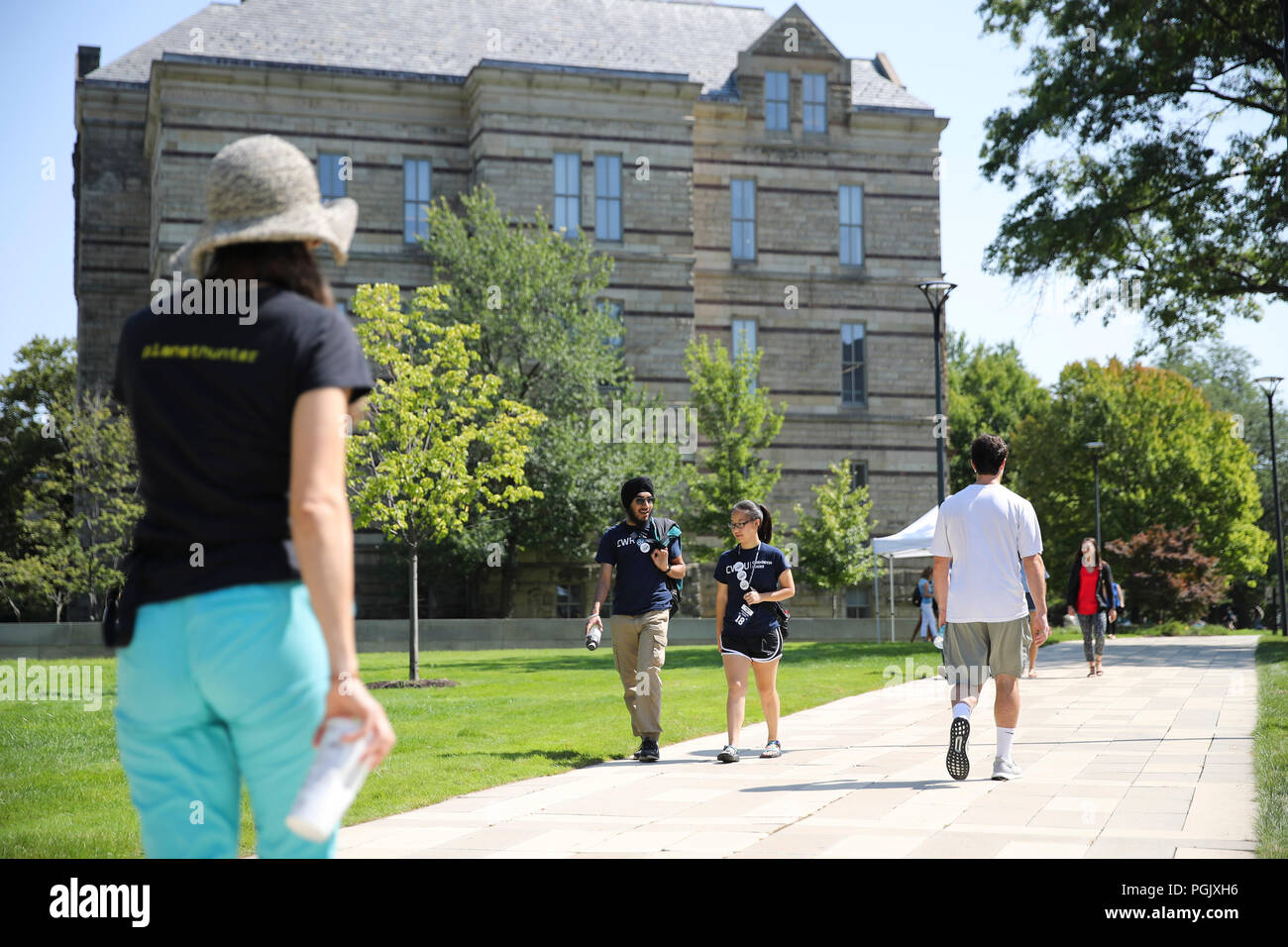 Ohio, USA. 23rd Aug, 2018. Students walk at Case Western Reserve University (CWRU) in Cleveland, Ohio, the United States, Aug. 23, 2018. It might not be as famous as the Ivy League schools, CWRU, located in Cleveland, the U.S. midwestern state of Ohio, is among the top American universities that Chinese students choose to study in. TO GO WITH Feature: Midwest U.S. university aspires to attract more Chinese students Credit: Wang Ying/Xinhua/Alamy Live News Stock Photo