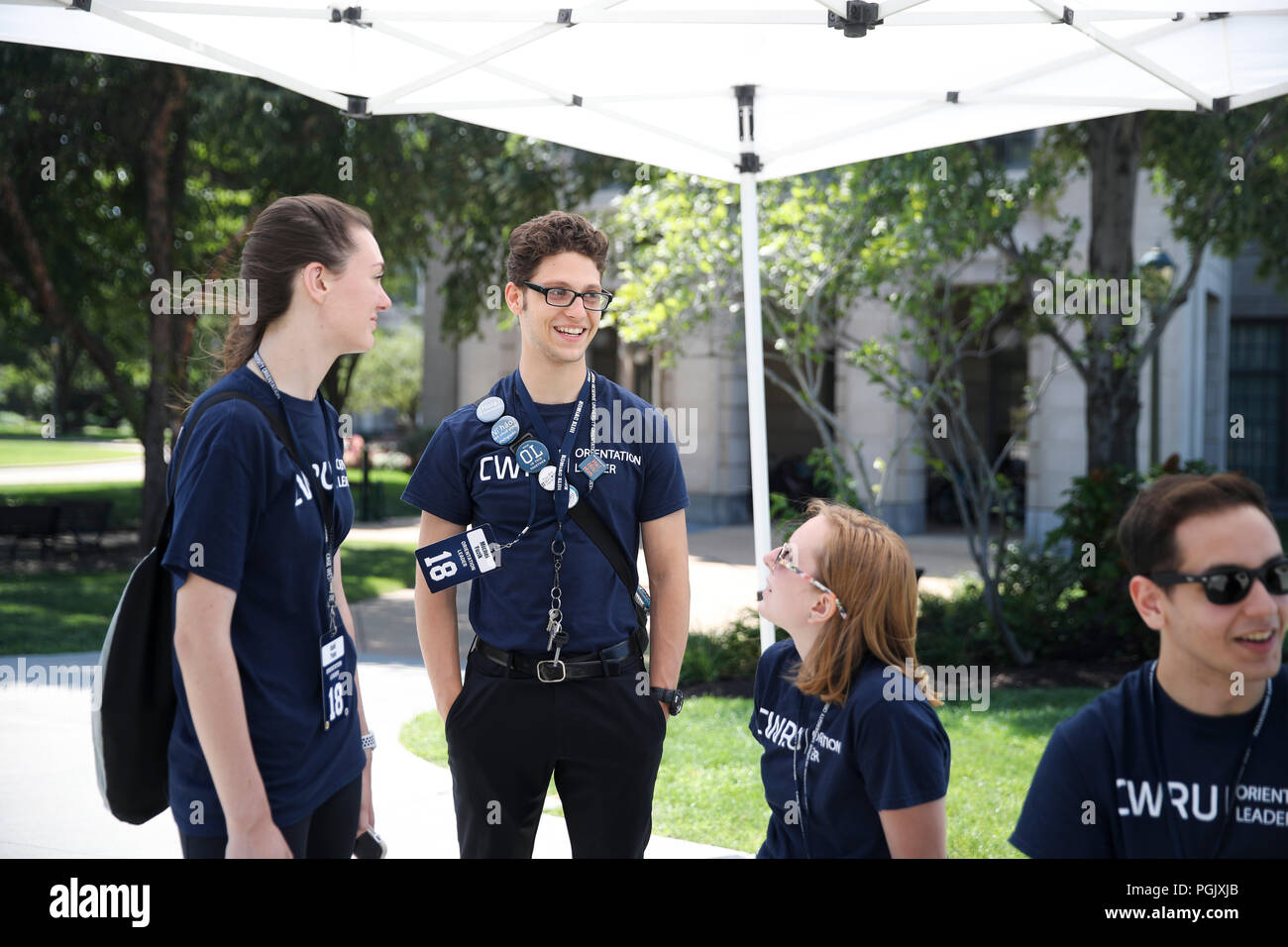Ohio, USA. 23rd Aug, 2018. Students talk outside the Tinkham Veale University Center at Case Western Reserve University (CWRU) in Cleveland, Ohio, the United States, Aug. 23, 2018. It might not be as famous as the Ivy League schools, CWRU, located in Cleveland, the U.S. midwestern state of Ohio, is among the top American universities that Chinese students choose to study in. TO GO WITH Feature: Midwest U.S. university aspires to attract more Chinese students Credit: Wang Ying/Xinhua/Alamy Live News Stock Photo