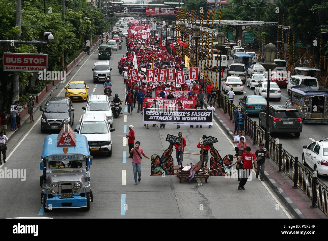 Philippines. 27th Aug, 2018. Thousands marched through Espana Avenue in Manila as they call for the end of contractualization and the increase of the minimum daily salary to 750 Pesos (about US$ 14). A program was held in Mendiola Bridge, near Malacanang, the presidential palace, after the march. Credit: J Gerard Seguia/ZUMA Wire/Alamy Live News Stock Photo