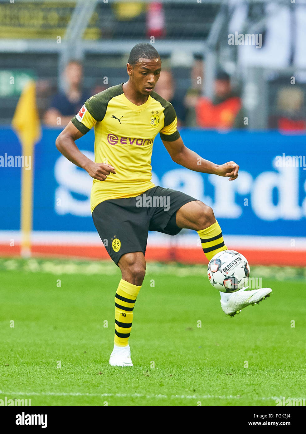 BVB-RB Leipzig Soccer, Dortmund, August 26, 2018 Abdou-Lakhad DIALLO, BVB 4  drives, controls the ball, action, full-size, Single action with ball, full  body, whole figure, cutout, single shots, ball treatment, pick-up, header,