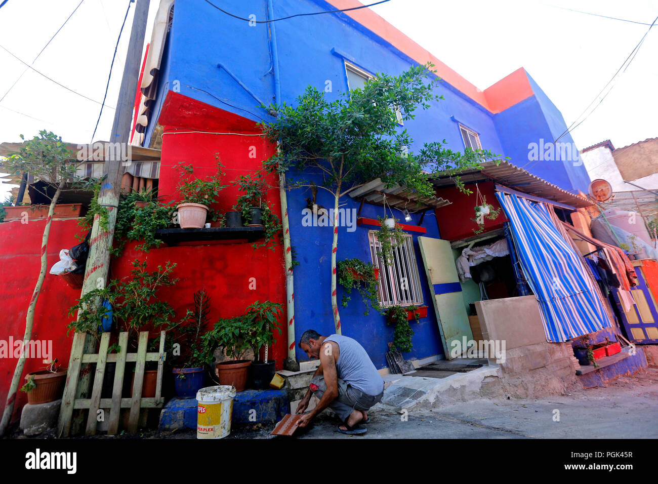 Ouzai, Lebanon. 26th Aug, 2018. A building with colorful paintings is seen in Ouzai, south of Beirut, Lebanon, on Aug. 26, 2018. Credit: Bilal Jawich/Xinhua/Alamy Live News Stock Photo