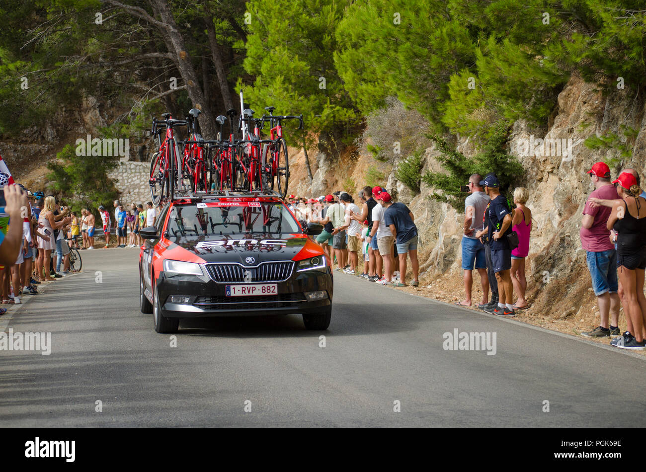 La Vuelta, Spain. 27th August, 2018. Stage 3; from Mijas - Alhaurín de la Torre; 178,2 km. Andalusia, Main group arrives at km 152 near Mijas Pueblo.  Perry van Munster/Alamy Live News Stock Photo