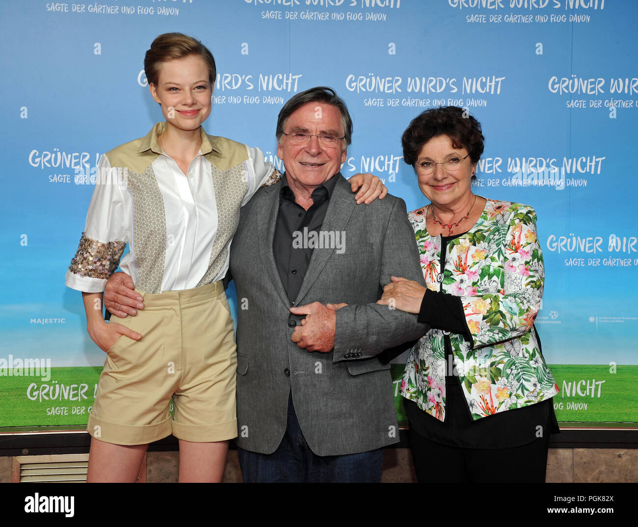 Munich, Germany. 27th Aug, 2018. The actors Emma Bading (l-r), Elmar Wepper and Monika Baumgartner come to the premiere of their film 'Grüner wird's nicht, said the gardener and flew away'. The comedy will be released on August 30, 2018. Credit: Ursula Düren/dpa/Alamy Live News Stock Photo