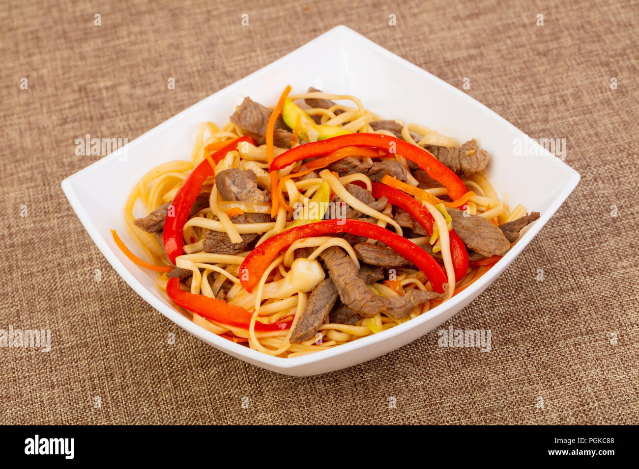Wok noodle with beef, vegetables and spices Stock Photo Alamy