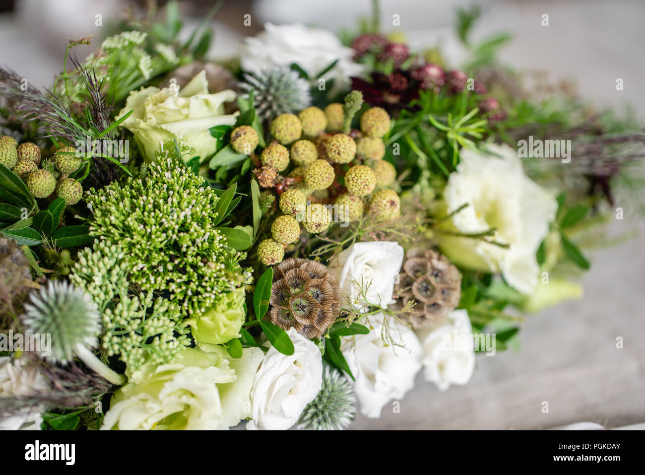 Dinner Party Flower Arrangements / Banquet Dinner Party Beautiful Served Wedding Stock Photo Edit Now 571671586 - Perfect for a seasonal dinner party.