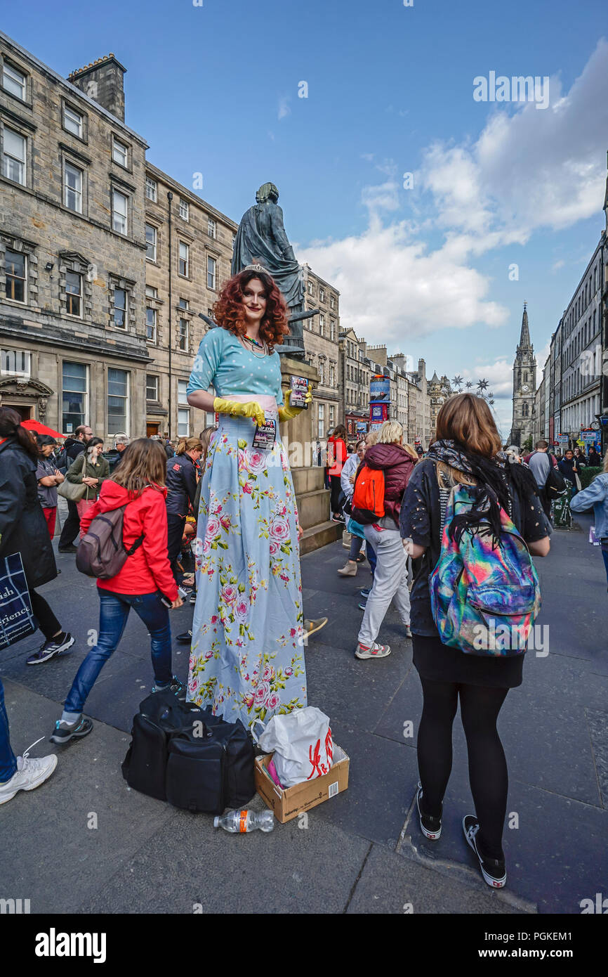 Street performer at the Edinburgh Festival Fringe 2017 in the High Street part of The Royal Mile in Edinburgh Scotland UK Stock Photo