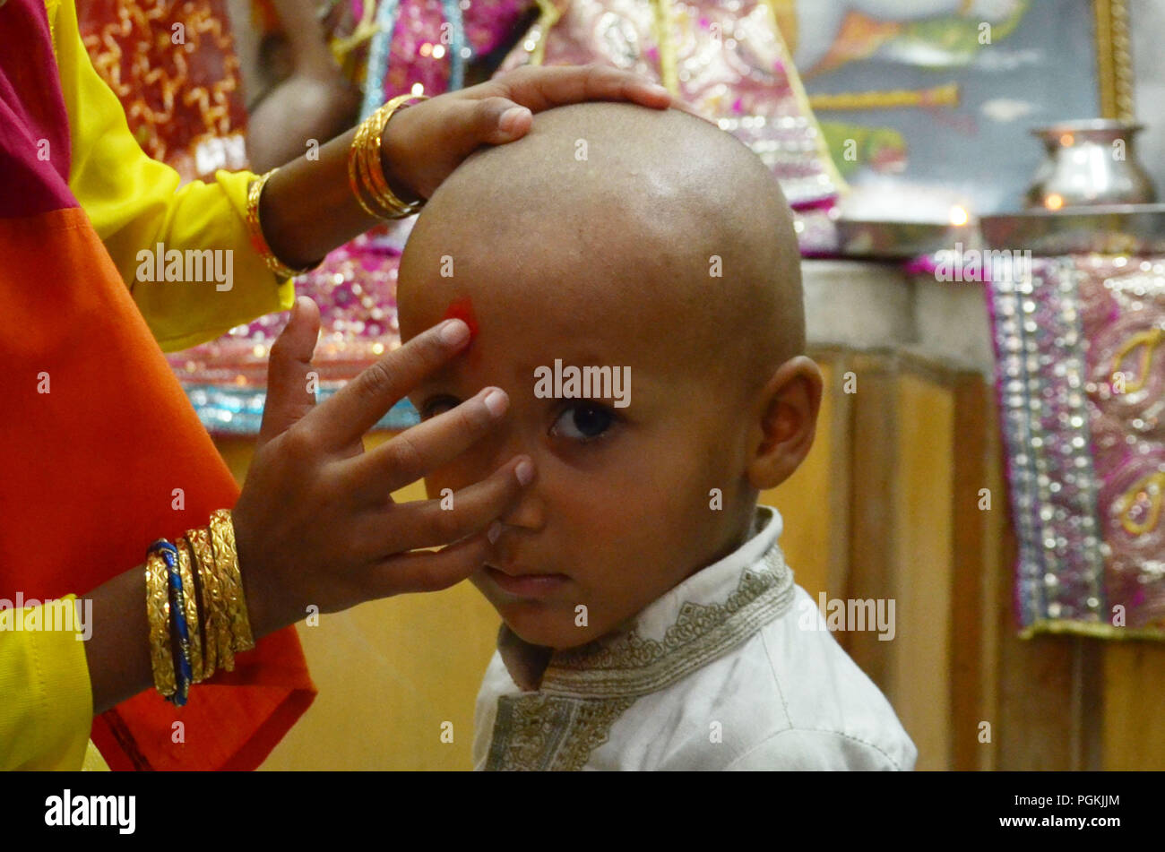 Lahore, Pakistan. 26th Aug, 2018. Pakistani Hindu people performing ...