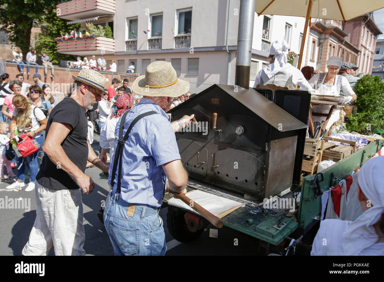 Worms, Germany. 26th Aug, 2018. Members of the Wiesoppenheim Local History Association prepare tarte flambee. The first highlight of the 2018 Backfischfest was the big parade through the city of Worms with over 70 groups and floats. Community groups, music groups and businesses from Worms and further afield took part. Credit: Michael Debets/Pacific Press/Alamy Live News Stock Photo