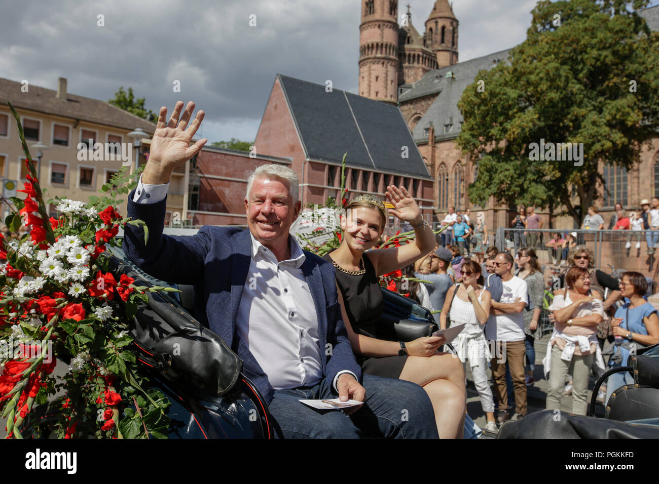 Worms, Germany. 26th Aug, 2018. The Lord Mayor of Worms, Michael Kissel, and the Rhine-Hessian wine queen Lea Kopp ride in an open horse-drawn carriage in the parade, waving to the crowd. The first highlight of the 2018 Backfischfest was the big parade through the city of Worms with over 70 groups and floats. Community groups, music groups and businesses from Worms and further afield took part. Credit: Michael Debets/Pacific Press/Alamy Live News Stock Photo