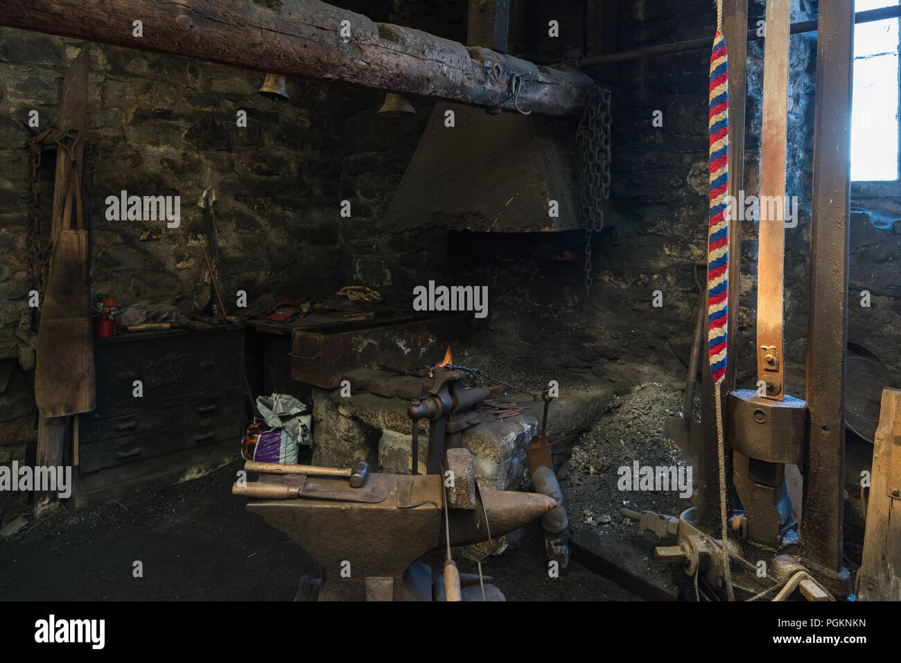 Drop hammer hires stock photography and images Alamy