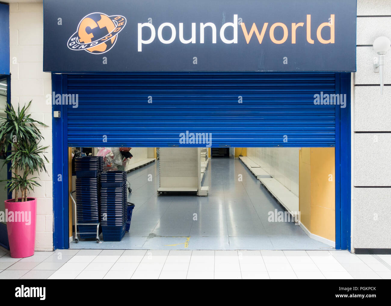 Removing fittings hires stock photography and images Alamy