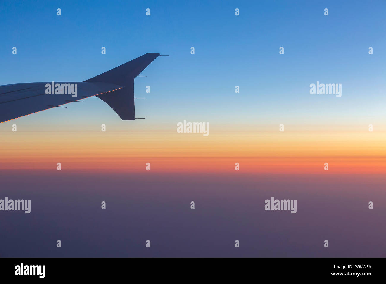 Sunset airplane wing hi-res stock photography and images - Alamy