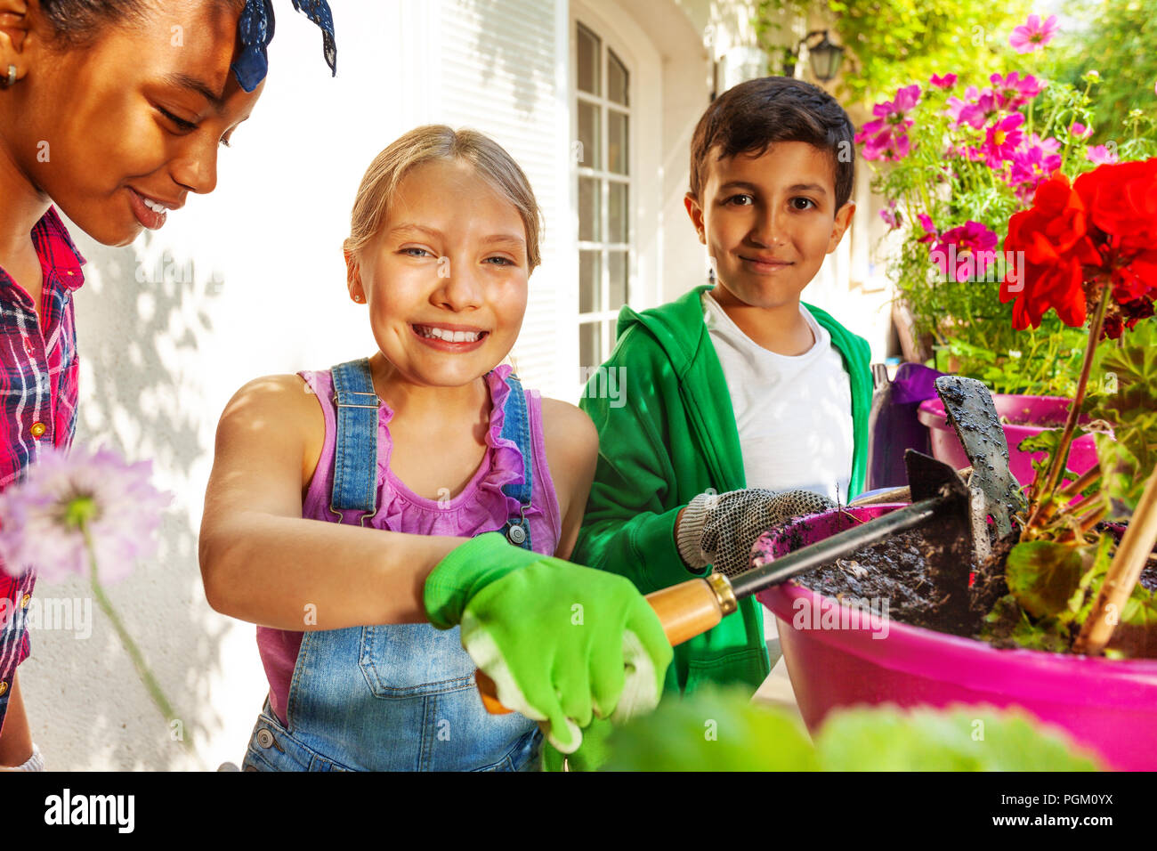 Indian girl preteen hi-res stock photography and images - Alamy