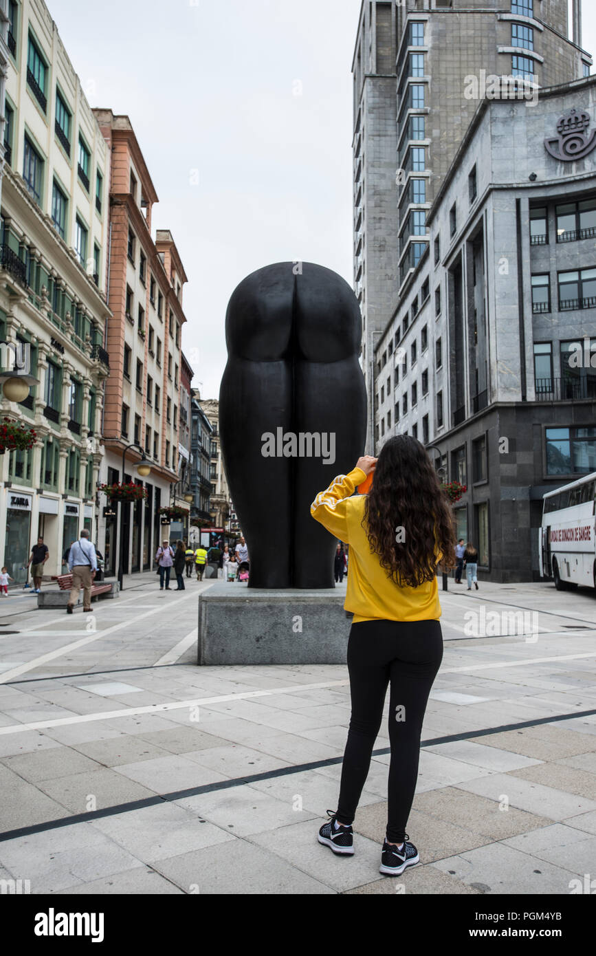 Urban sculpture Culis monumentalibus in Oviedo Stock Photo - Alamy