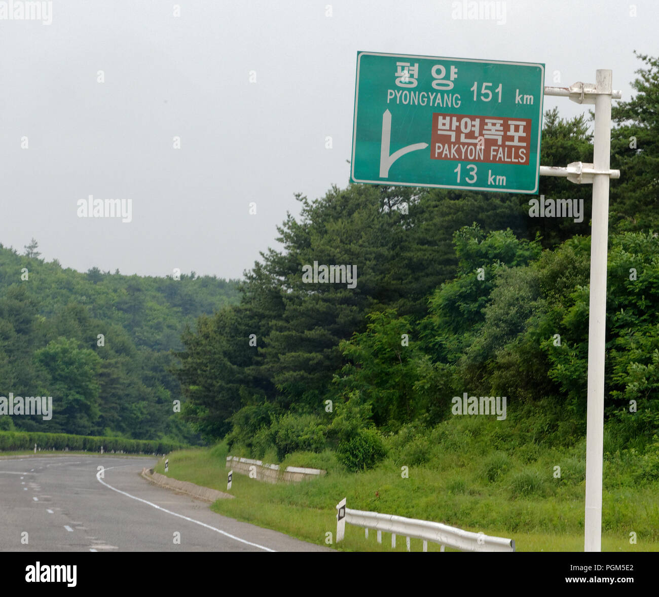 Pyongyang Highway Sign Dual language hi-res stock photography and images - Alamy