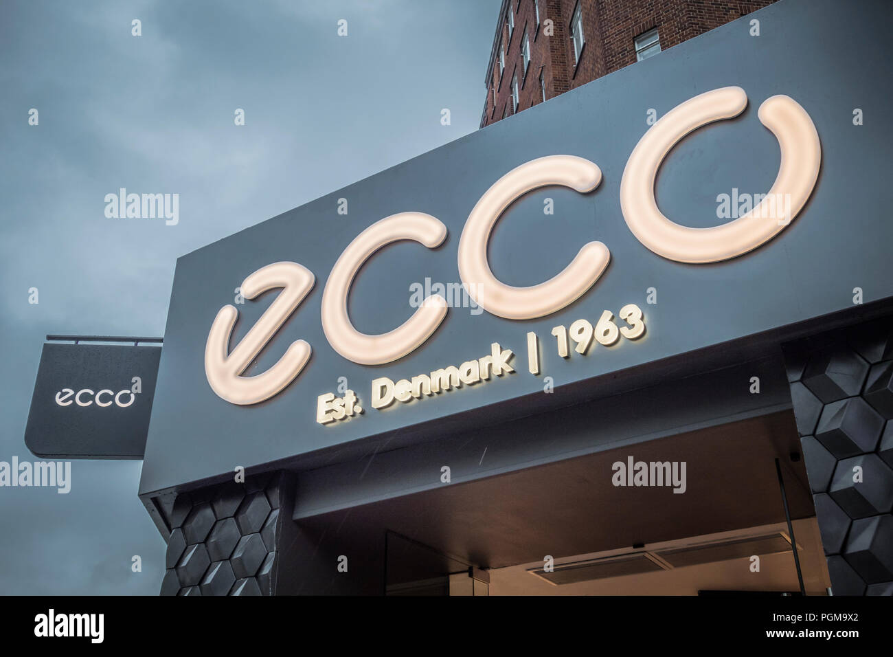 Ecco shoe shop on King's Road, Chelsea, London SW3 Stock Photo - Alamy