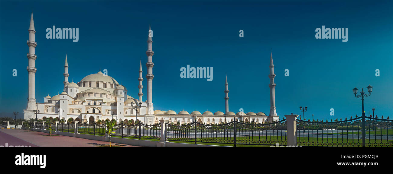 Sheikh Zayed Grand Mosque in Fujairah, United Arab Emirates. Panaramic view Stock Photo