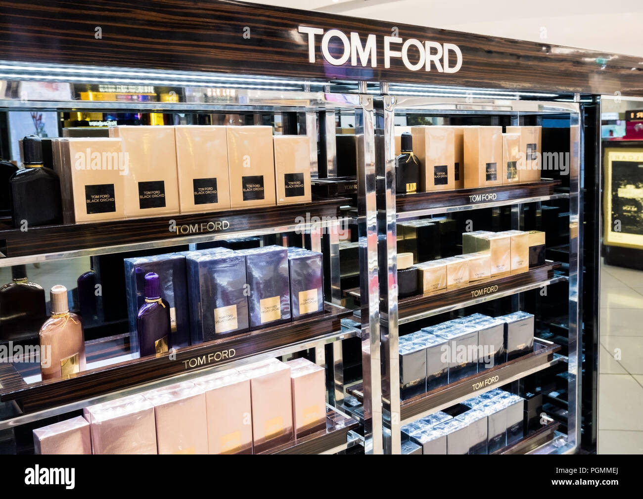 LONDON, UK - AUGUST 31, 2018: Tom Ford perfume and cosmetic luxury  collection in boutique store. Elegant shop Stock Photo - Alamy