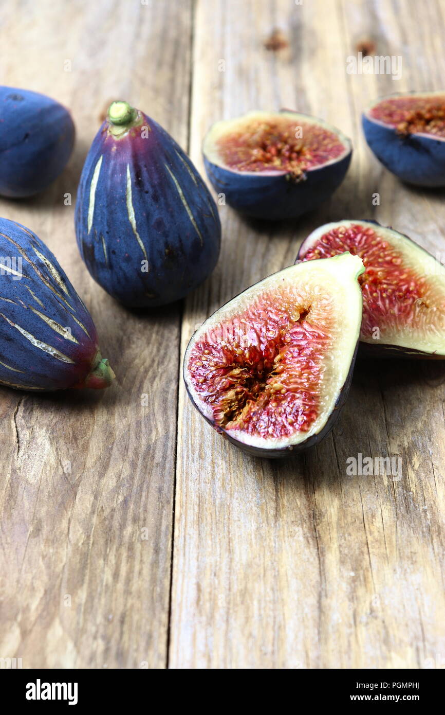 Dark purple figs hires stock photography and images Alamy