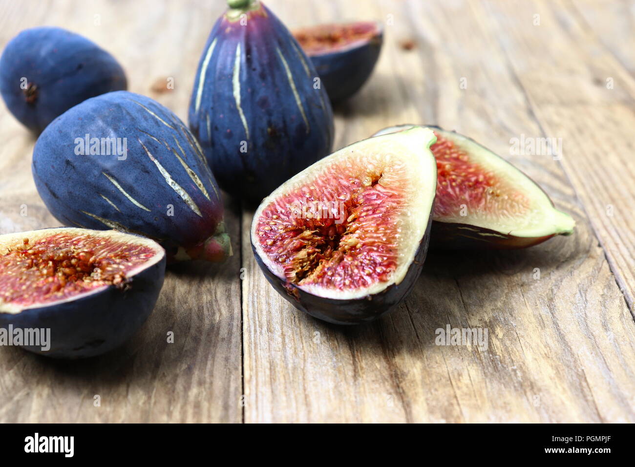Dark purple figs hires stock photography and images Alamy