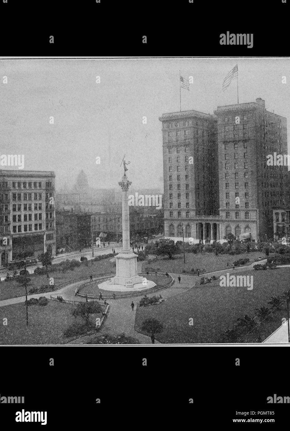 Black and white photograph showing a monument to Admiral Dewey's victory in the Bay of Manilla, and several multi-story buildings ringing Union Square in downtown San Francisco, as they appeared before San Francisco's 1906 earthquake, 1906. Courtesy Internet Archive. () Stock Photo