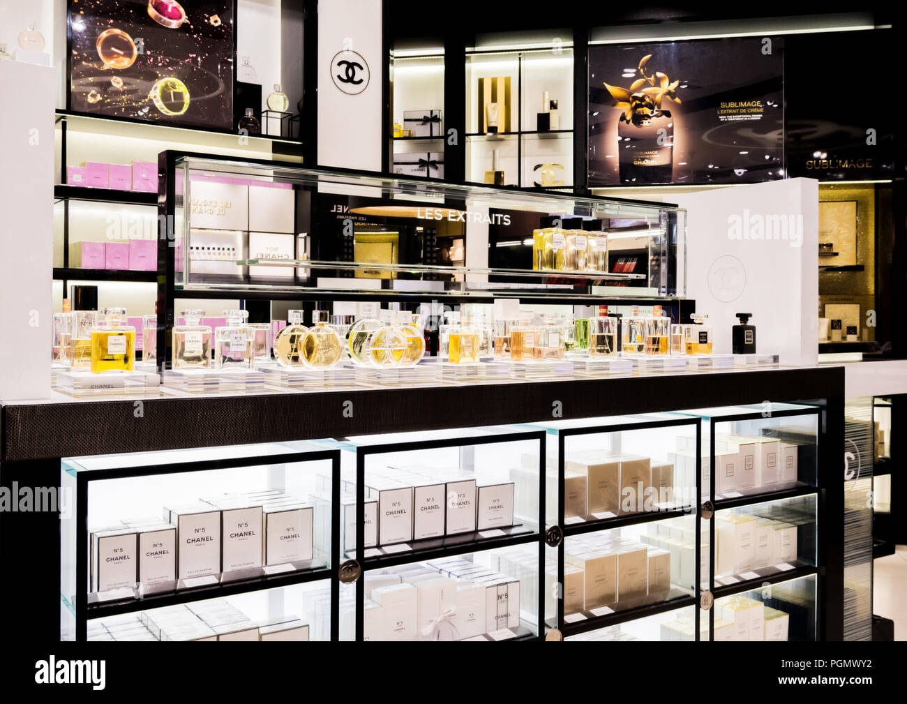 LONDON, UK - AUGUST 2018: perfume and cosmetic luxury in boutique store. shop Stock Photo - Alamy