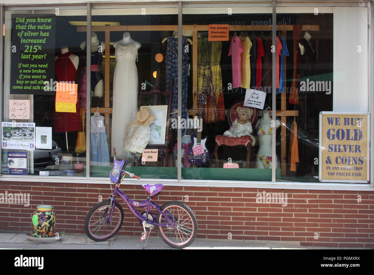 Small store in downtown Bedford, VA, USA Stock Photo Alamy