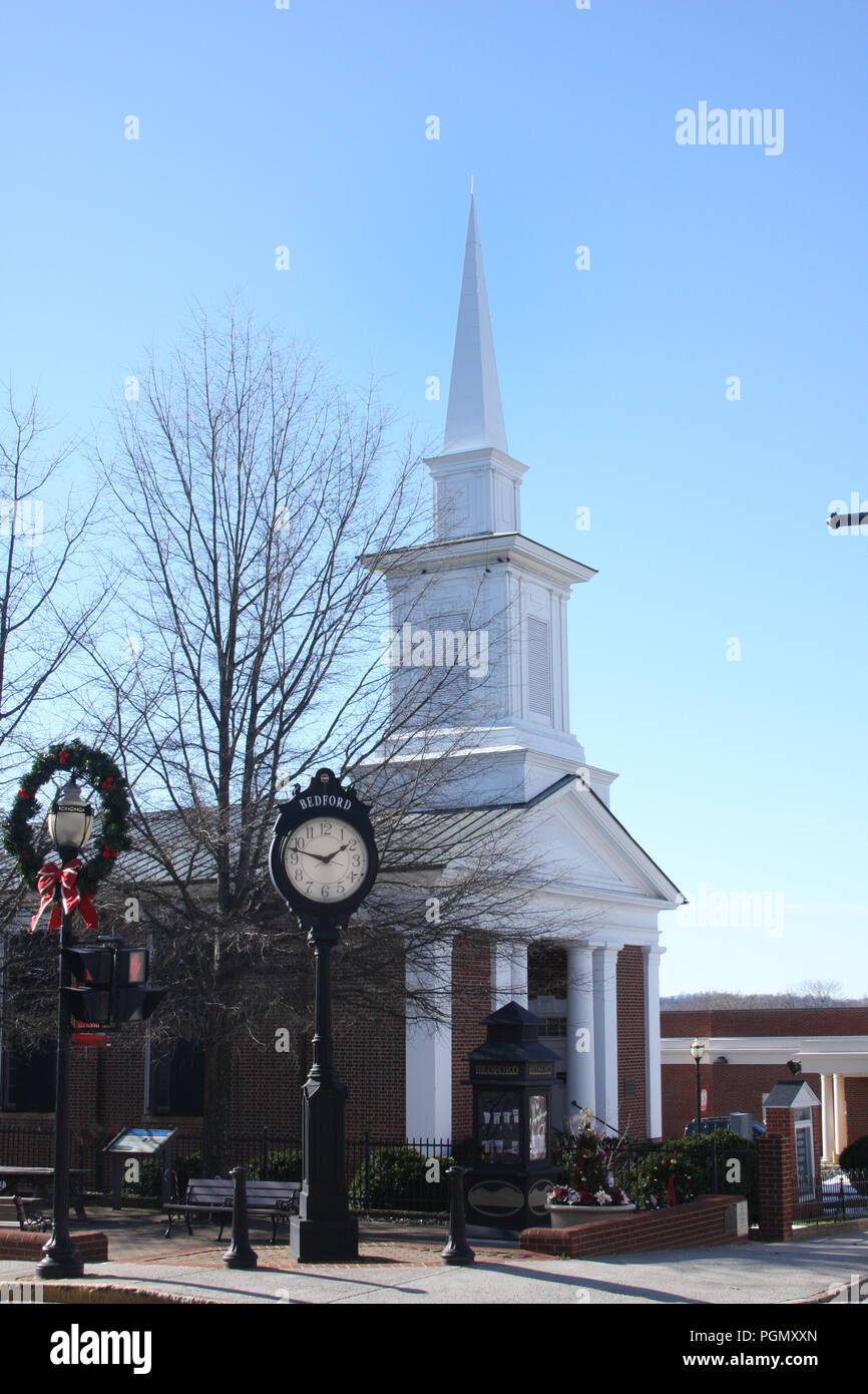 Post clock in downtown Bedford, Virginia Stock Photo Alamy