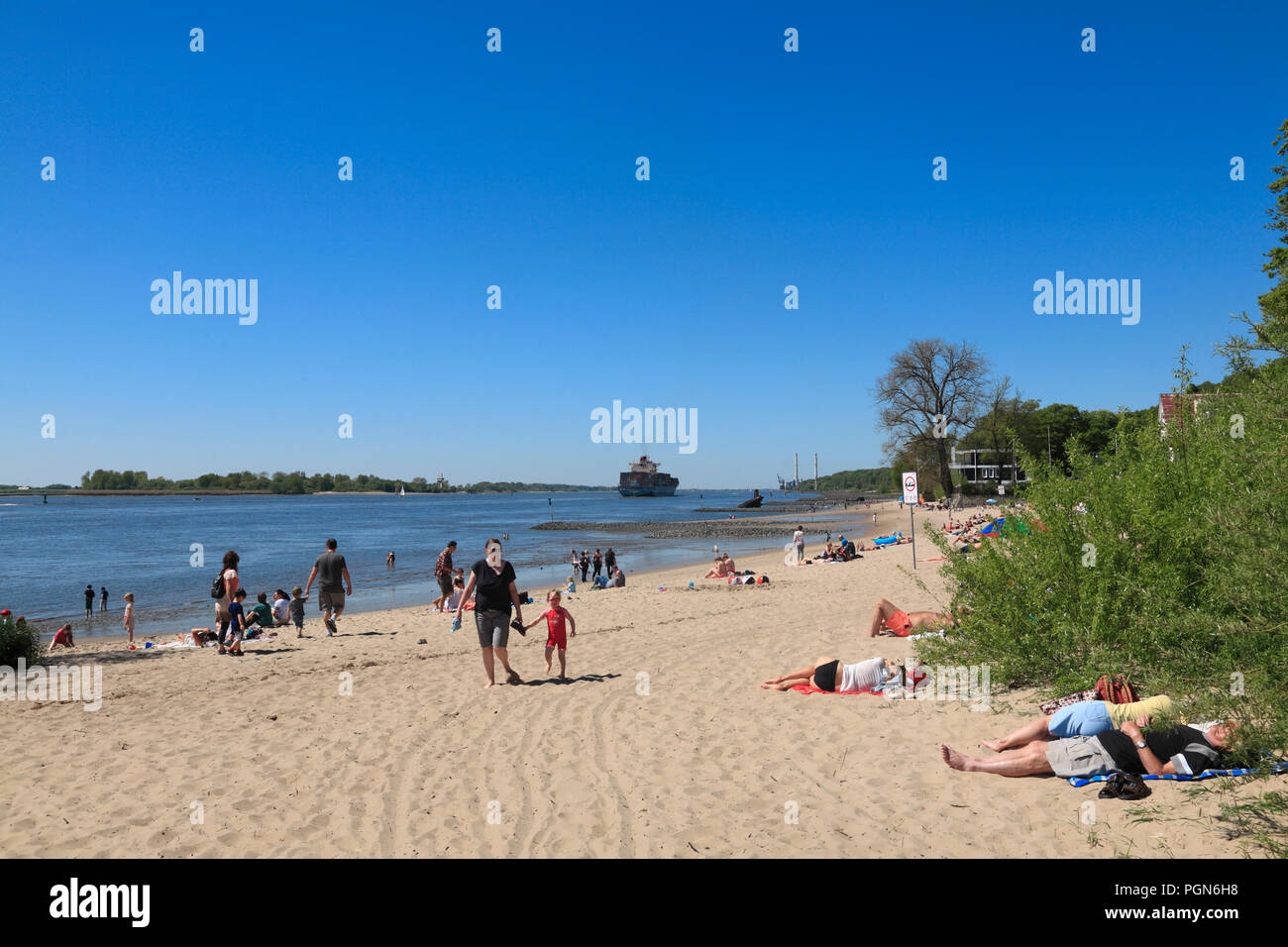 Hamburg city beach hi-res stock photography and images - Alamy