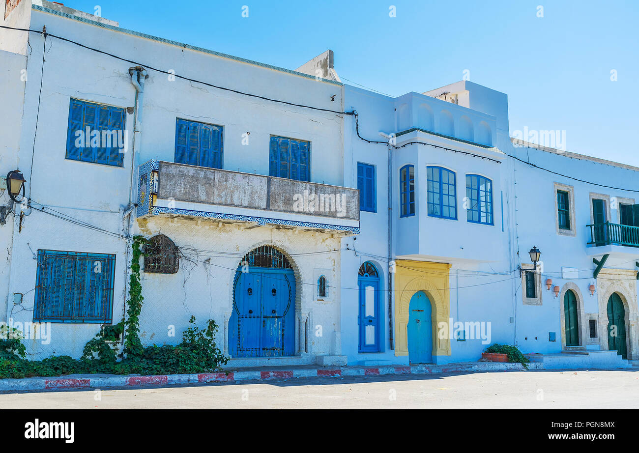 Traditional white Tunisian houses with Arabic horseshoe arch above the