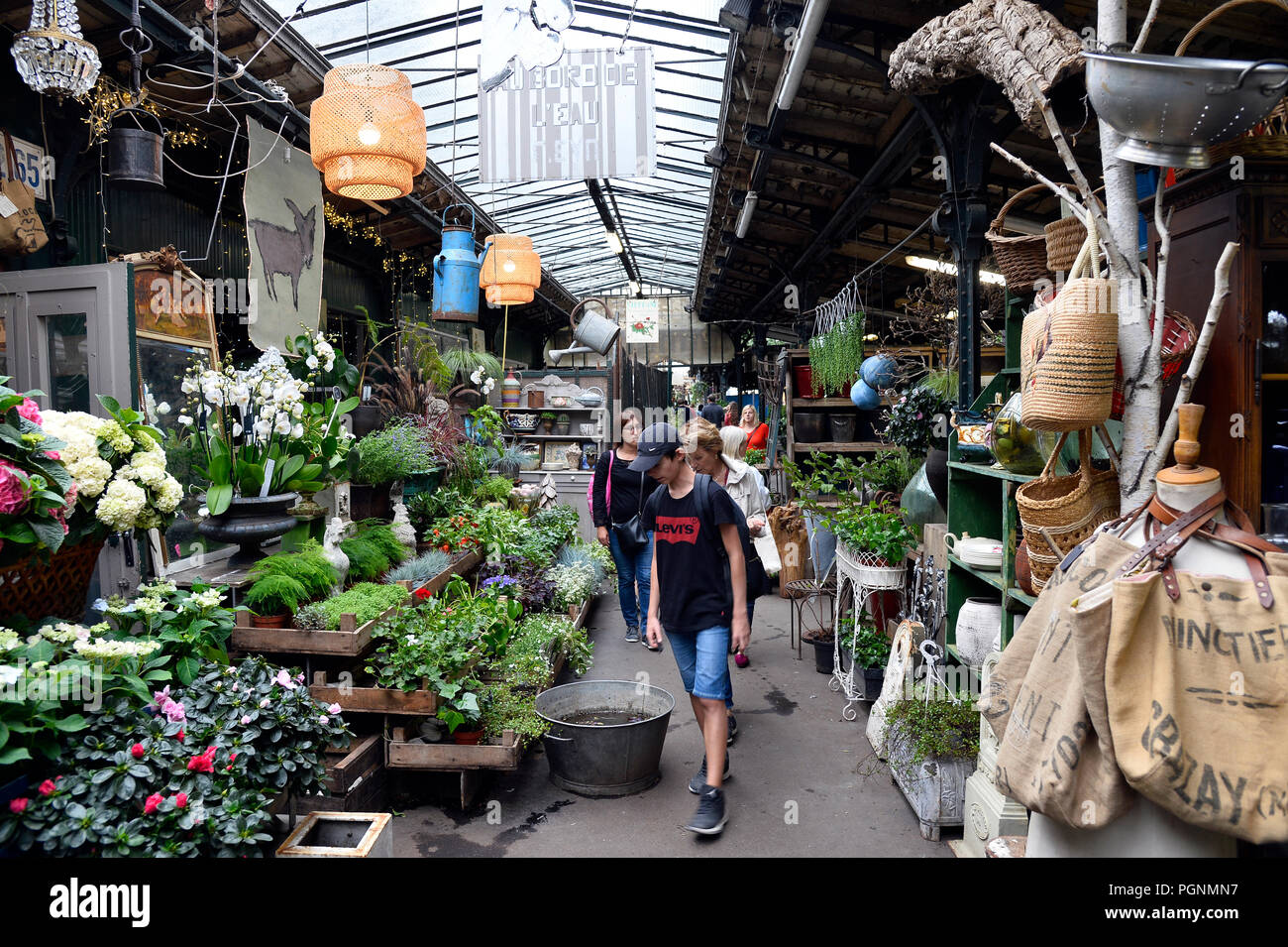 Marché aux fleurs et aux oiseaux Reine Elizabeth II Allée des Célestins Paris 4th Stock
