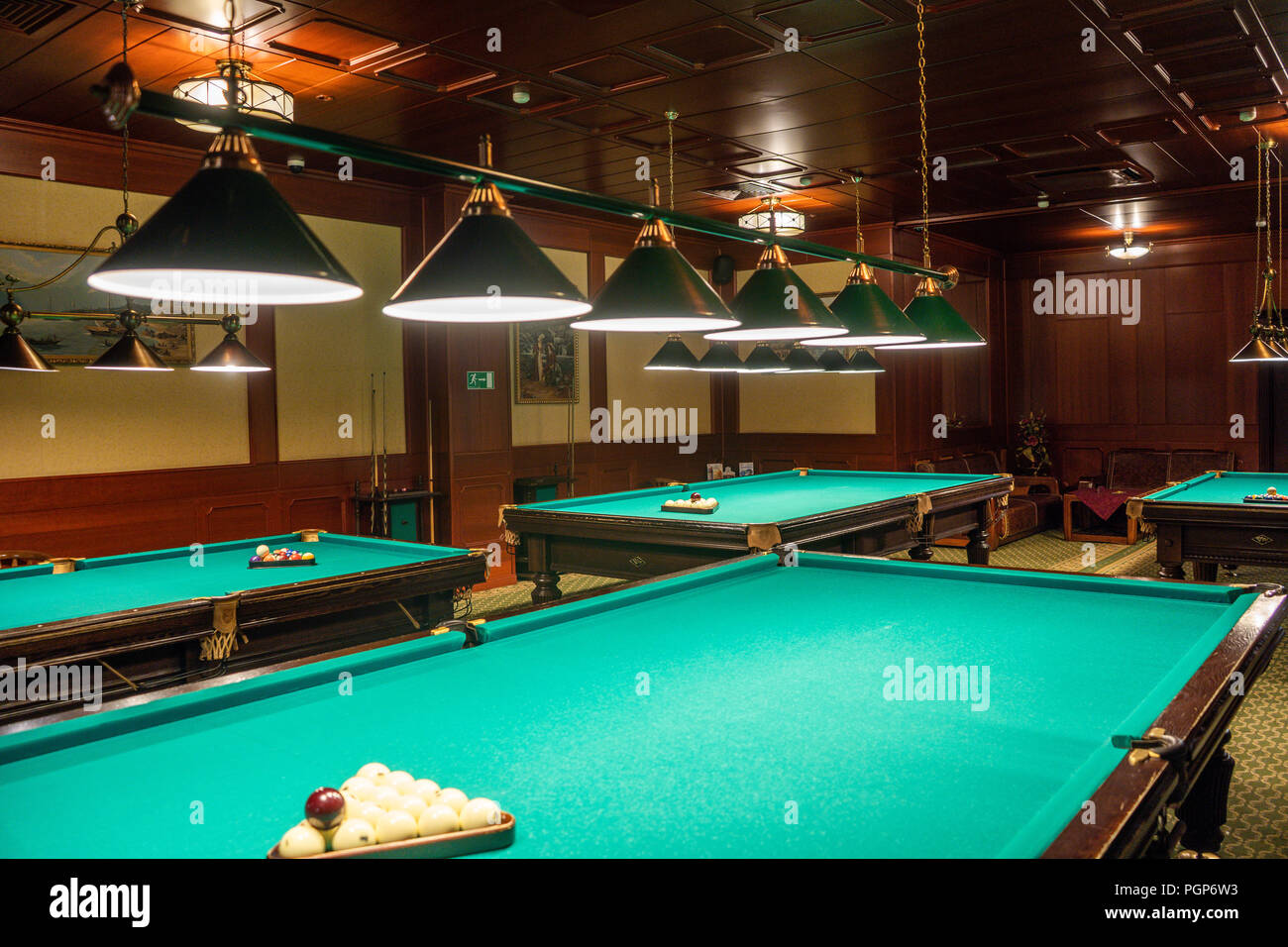 A Pool Table, set up for a game A game of 8 Ball racked and ready to go  Stock Photo - Alamy