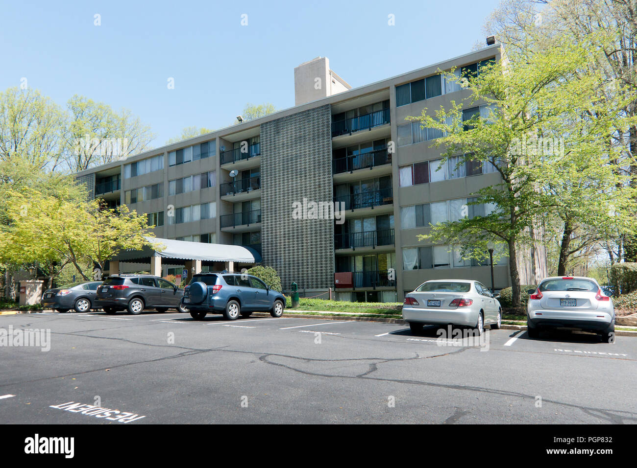 A mid-rise condominium building - Virginia USA Stock Photo
