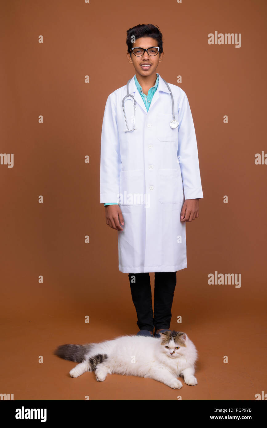 Indian asian male doctor hi-res stock photography and images - Alamy
