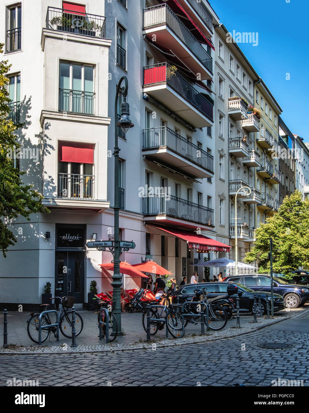 Berlin,Mitte. Berlin Wall Memorial. Illicit studio. Hair and make-up service for special occasions. Ruppiner Street view of business Stock Photo