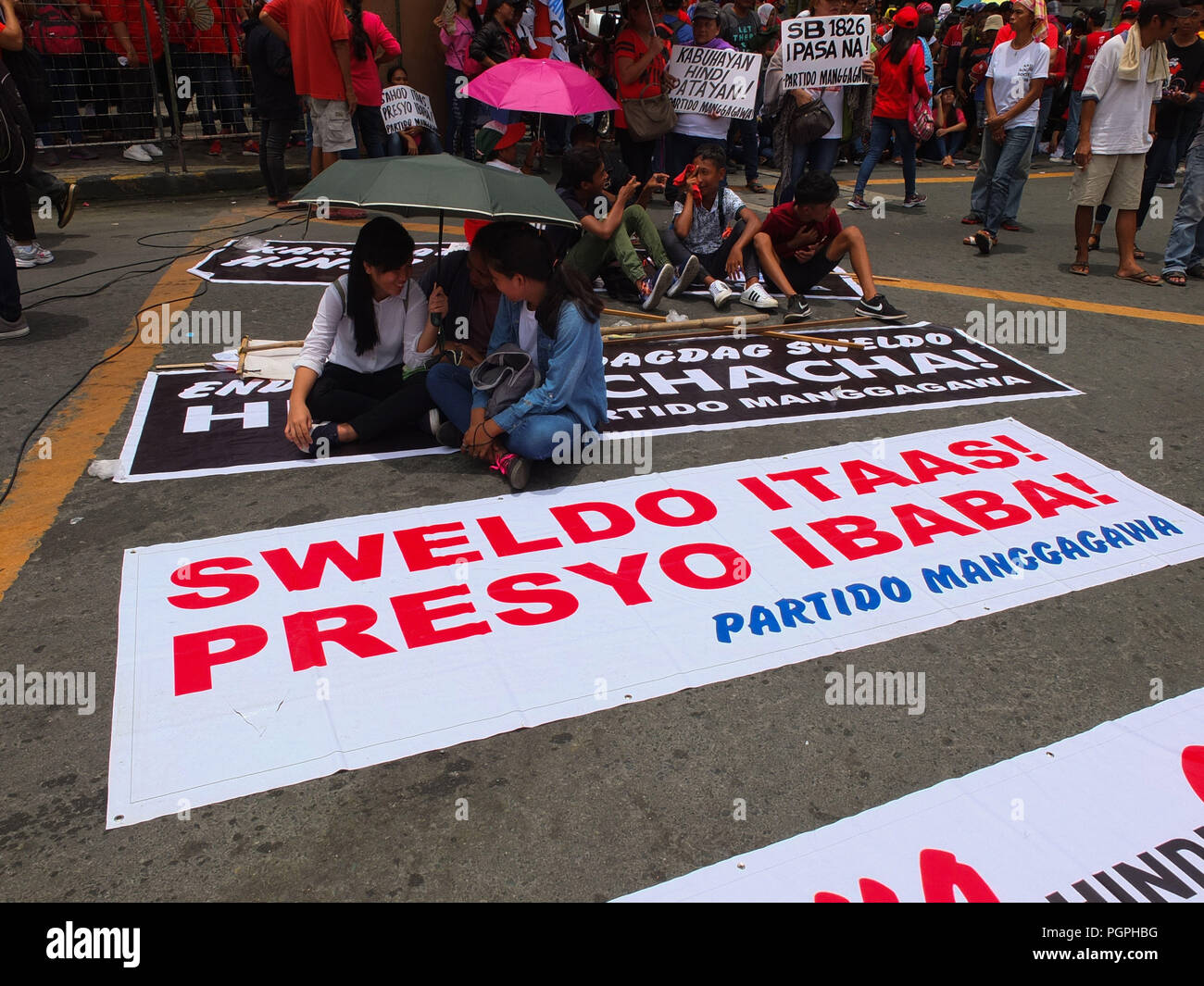 Manila, Philippines. 7th Feb, 2013. Protesters taking a break with scattered banners and placards layed on the ground.Labor Union from different business sectors leads National Heroes' Day march to Mendiola. Labor coalitions will mark National Heroes' Day on Monday by protesting the Duterte administration's alleged failure to address workers' issues. Credit: Josefiel Rivera/SOPA Images/ZUMA Wire/Alamy Live News Stock Photo