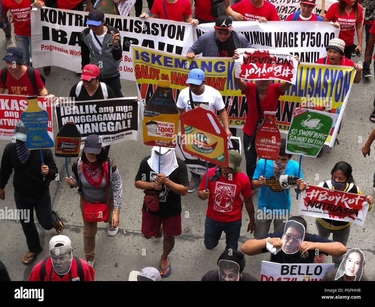 Manila, Philippines. 7th Feb, 2013. Workers from different business sectors joins the march of protest during National Heroes Day.Labor Union from different business sectors leads National Heroes' Day march to Mendiola. Labor coalitions will mark National Heroes' Day on Monday by protesting the Duterte administration's alleged failure to address workers' issues. Credit: Josefiel Rivera/SOPA Images/ZUMA Wire/Alamy Live News Stock Photo