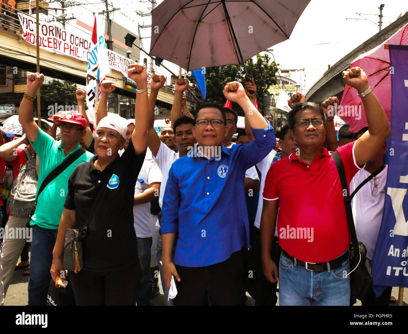 Manila, Philippines. 7th Feb, 2013. Labor leaders raise their fist during the National Heroes Day protest.Labor Union from different business sectors leads National Heroes' Day march to Mendiola. Labor coalitions will mark National Heroes' Day on Monday by protesting the Duterte administration's alleged failure to address workers' issues. Credit: Josefiel Rivera/SOPA Images/ZUMA Wire/Alamy Live News Stock Photo