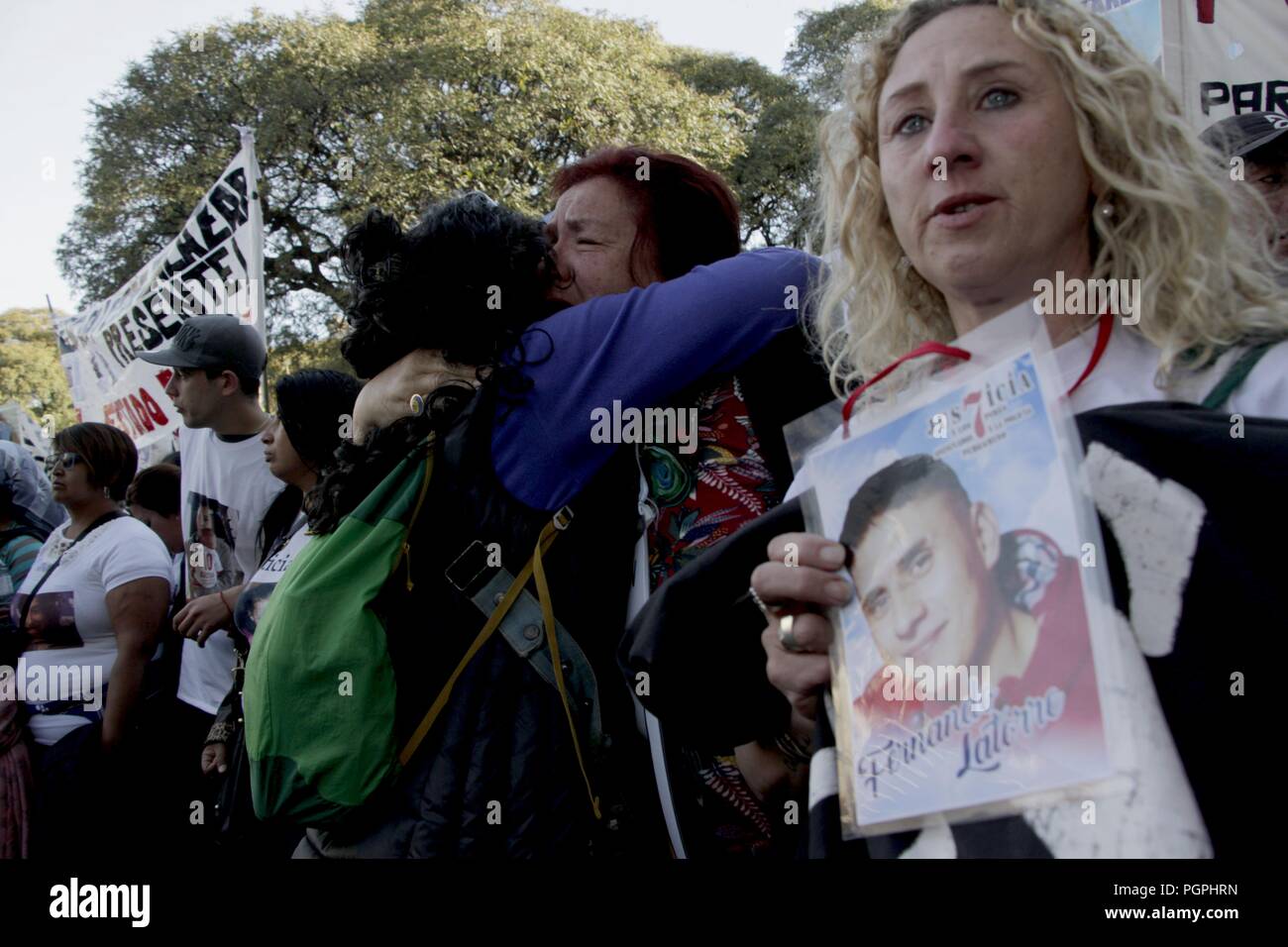 Buenos Aires, Federal Capital, Argentina. 27th Aug, 2018. The relatives of the victims of the ''Easy Trigger'' March in Buenos Aires from the Congress of the Argentine Notion to Plaza de Mayo in the 4th National March Against the Easy Trigger denouncing the shooting of young people by the Argentine security agencies. The march is carried out simultaneously in several cities of the country Credit: Roberto Almeida Aveledo/ZUMA Wire/Alamy Live News Stock Photo